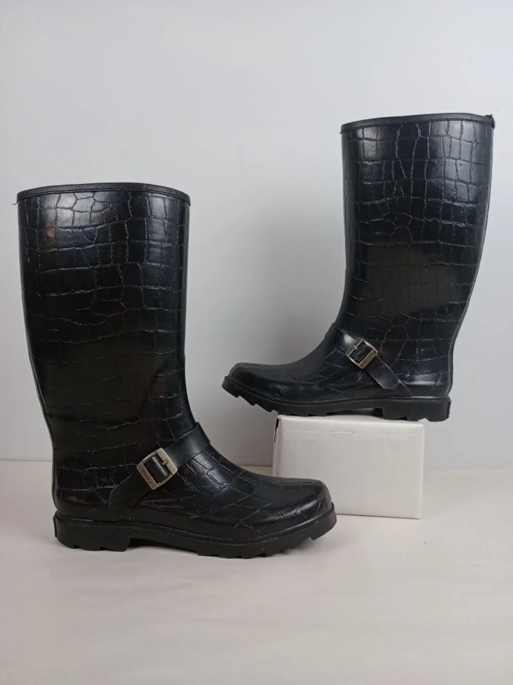 Dirty‎ Laundry Womens 8M Black Faux Alligator Skin Red Liner Rubber Boots